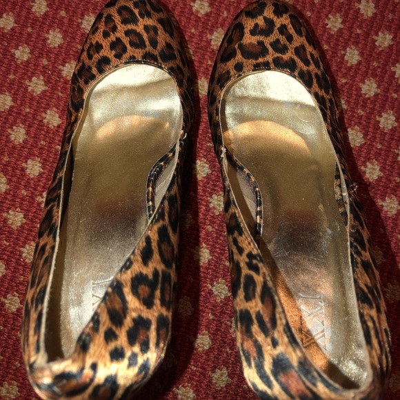 Cheetah print stiletto heels - women’s size 8 - Picture 4 of 5